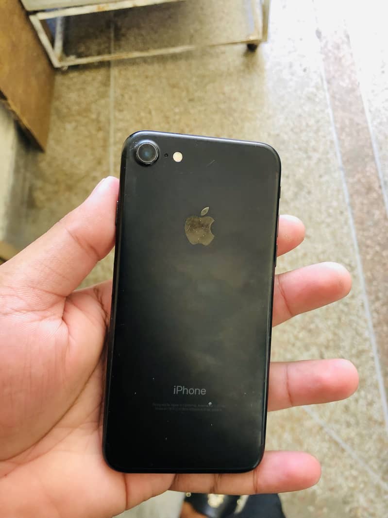 Apple iPhone 7 0