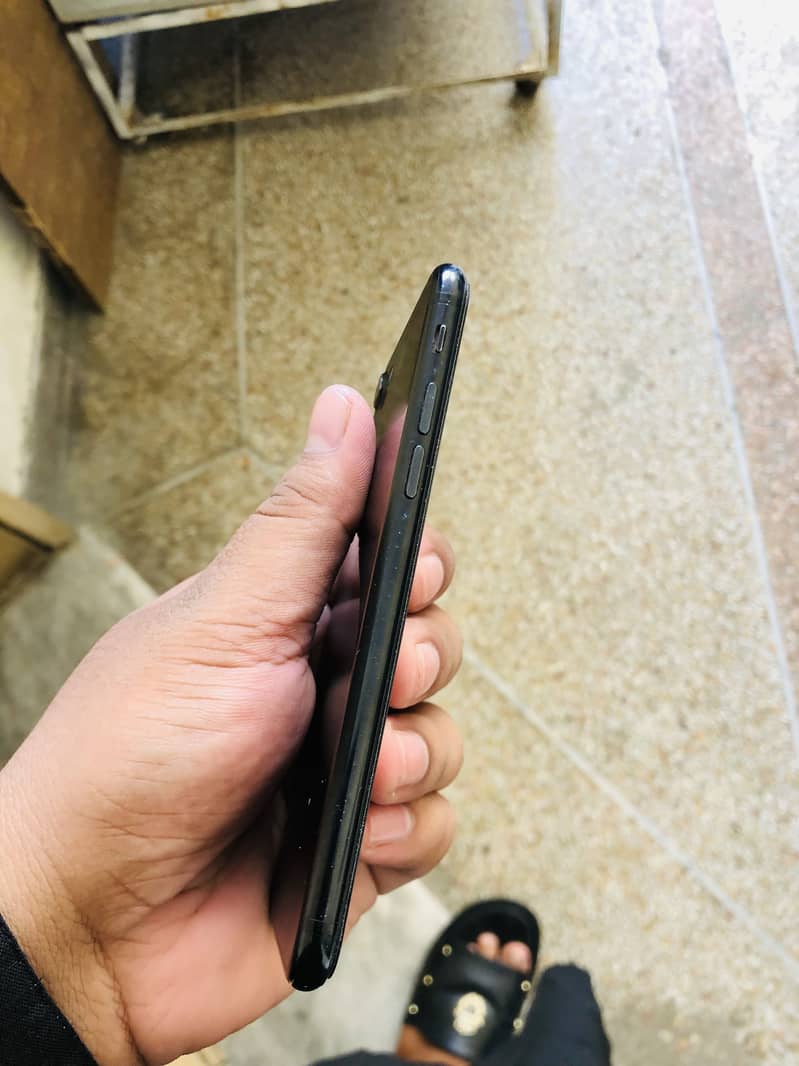 Apple iPhone 7 2
