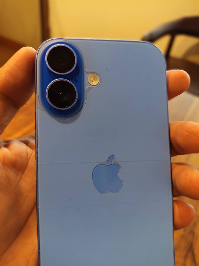 Apple iPhone 16 2