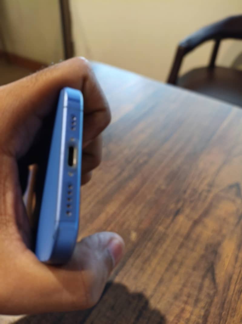 Apple iPhone 16 5