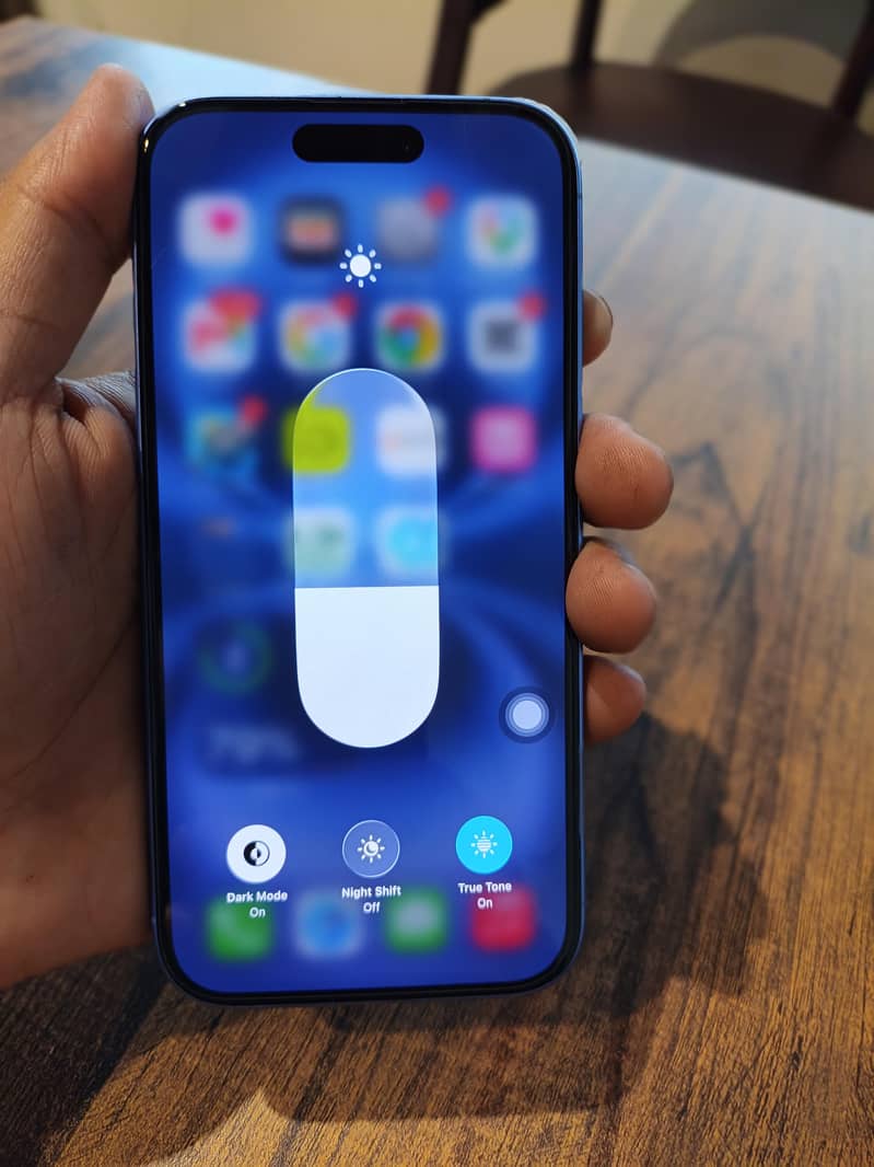 Apple iPhone 16 6