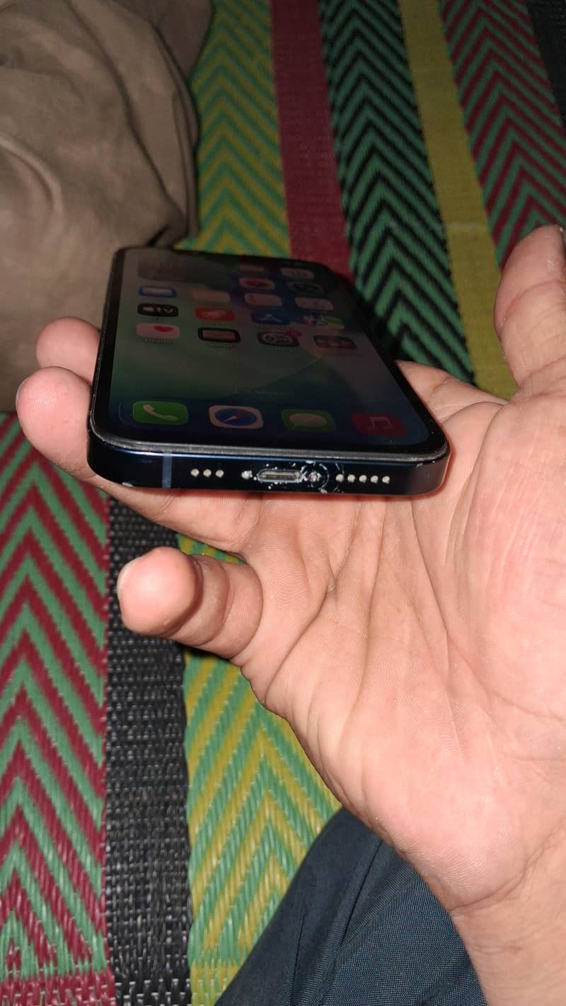 Apple iPhone 13 4