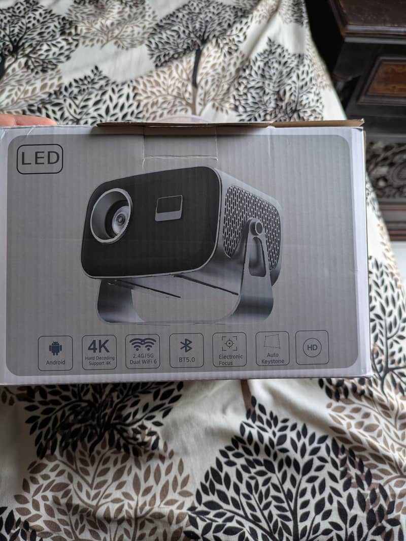 Smart Android Projector 4