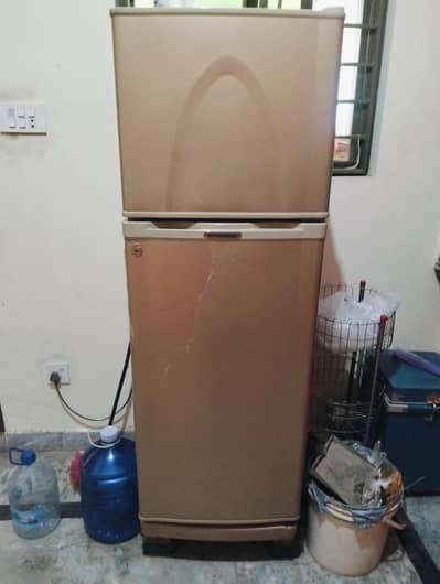 Dawlance refrigerator medium size good condition