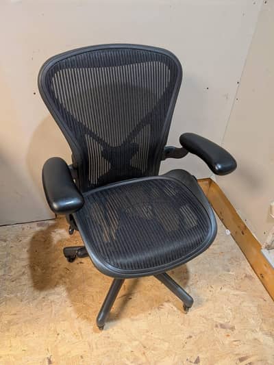 Herman Miller Aeron Size B available condition New