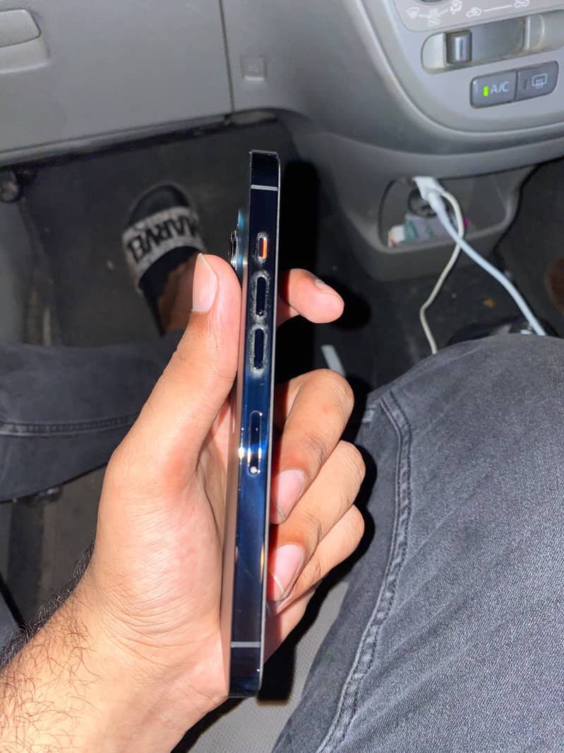 Apple iPhone 13 Pro 2
