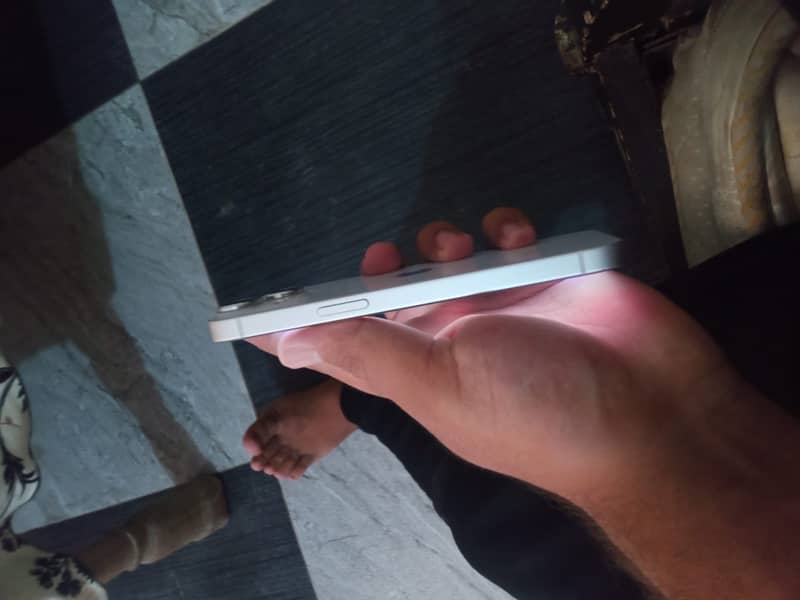 Apple iPhone 14 3