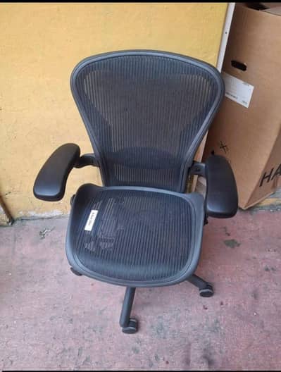 Herman Miller Aeron Size B available condition New