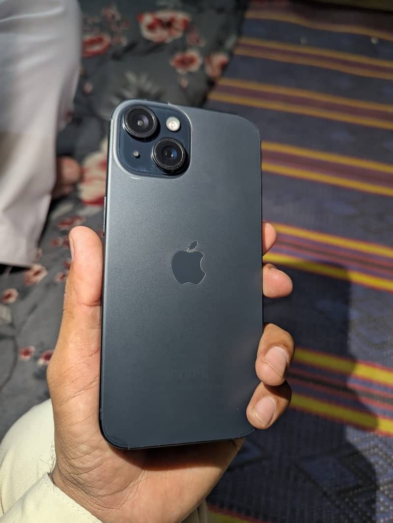 Apple iPhone 15 4