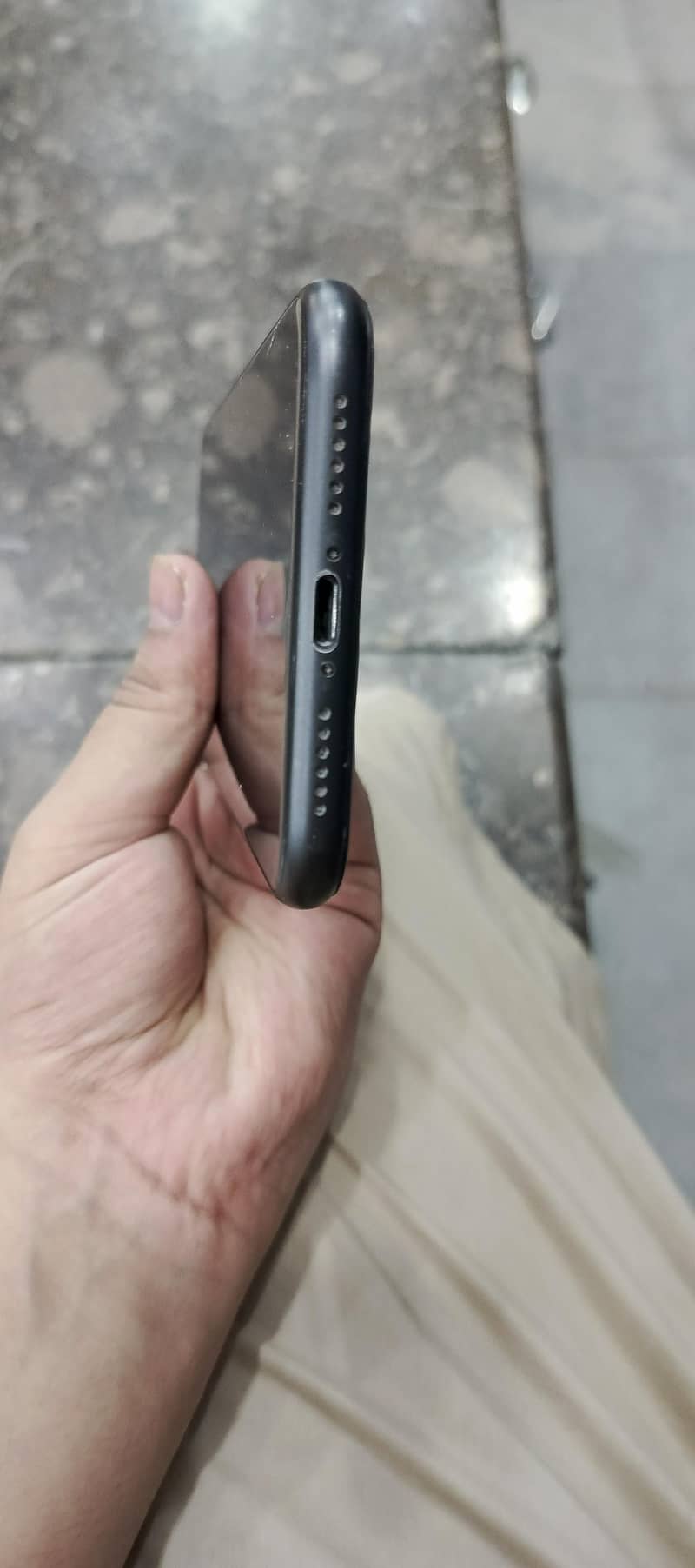 Apple iPhone 11 3