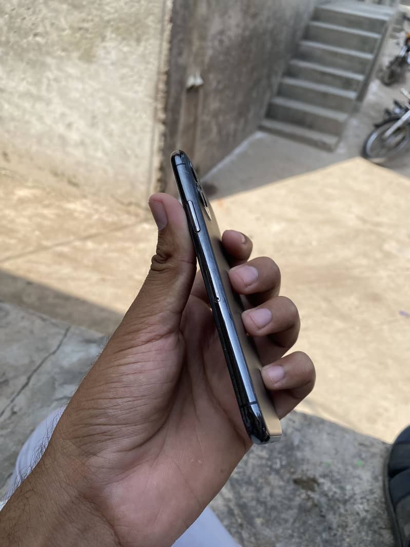 Apple iPhone 11 Pro 2