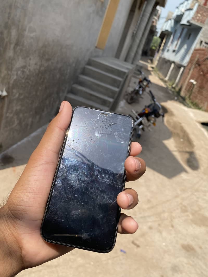 Apple iPhone 11 Pro 4