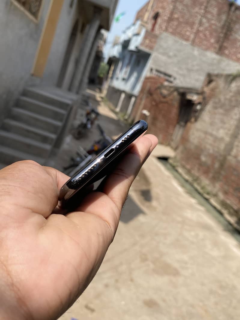 Apple iPhone 11 Pro 5
