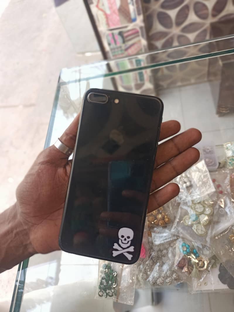 Apple iPhone 7 Plus 1