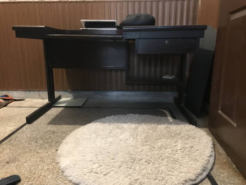 Computer table 1