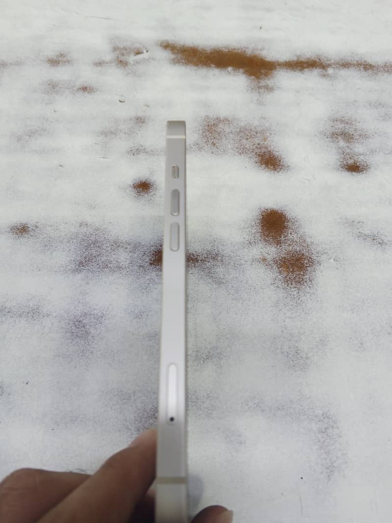 Apple iPhone 13 4
