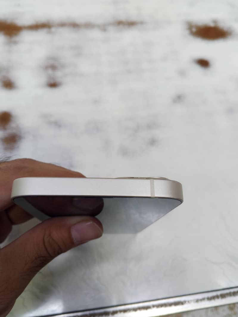 Apple iPhone 13 5