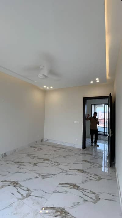1 KANAL BRAND NEW MODERN UPPER PORTION IS AVAILABLE FOR RENT IN PRIME LOCATION OF DHA PHASE 6