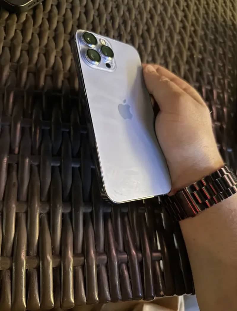 Apple iPhone 13 Pro Max 0