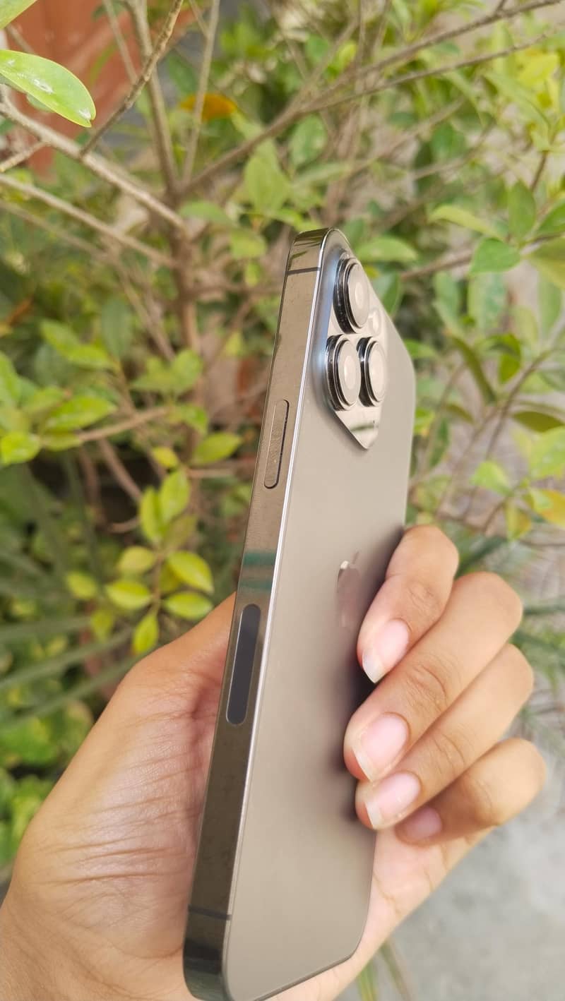 Apple iPhone 13 Pro 2