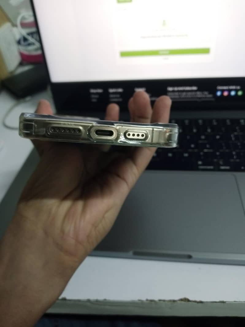 Apple iPhone 16 Pro Max 2