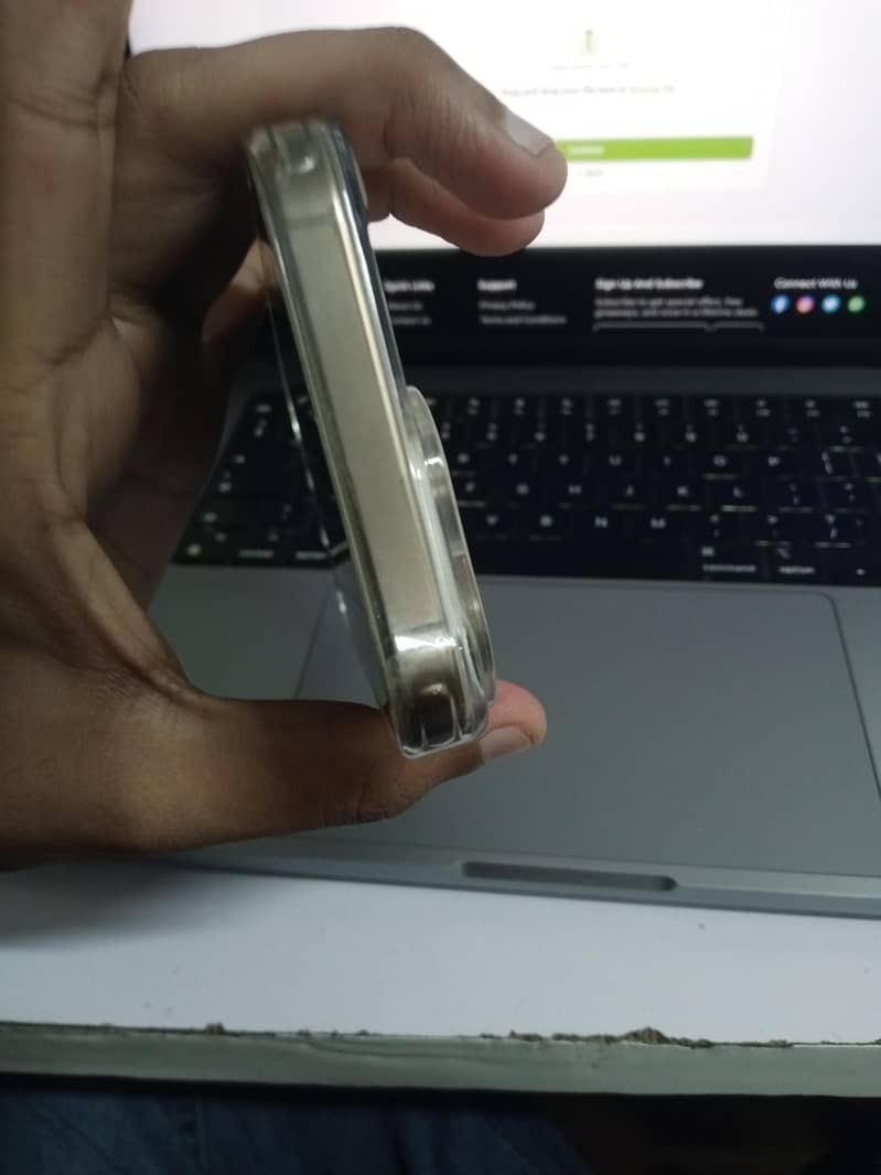 Apple iPhone 16 Pro Max 3