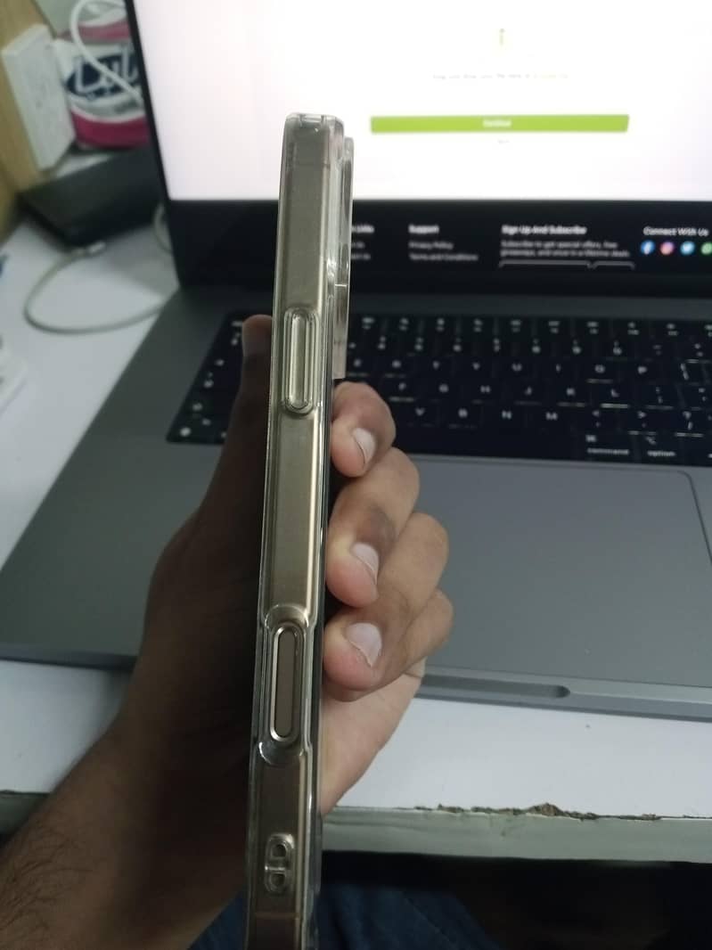 Apple iPhone 16 Pro Max 5