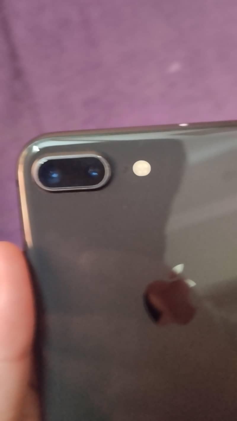 Apple iPhone 8 Plus 2