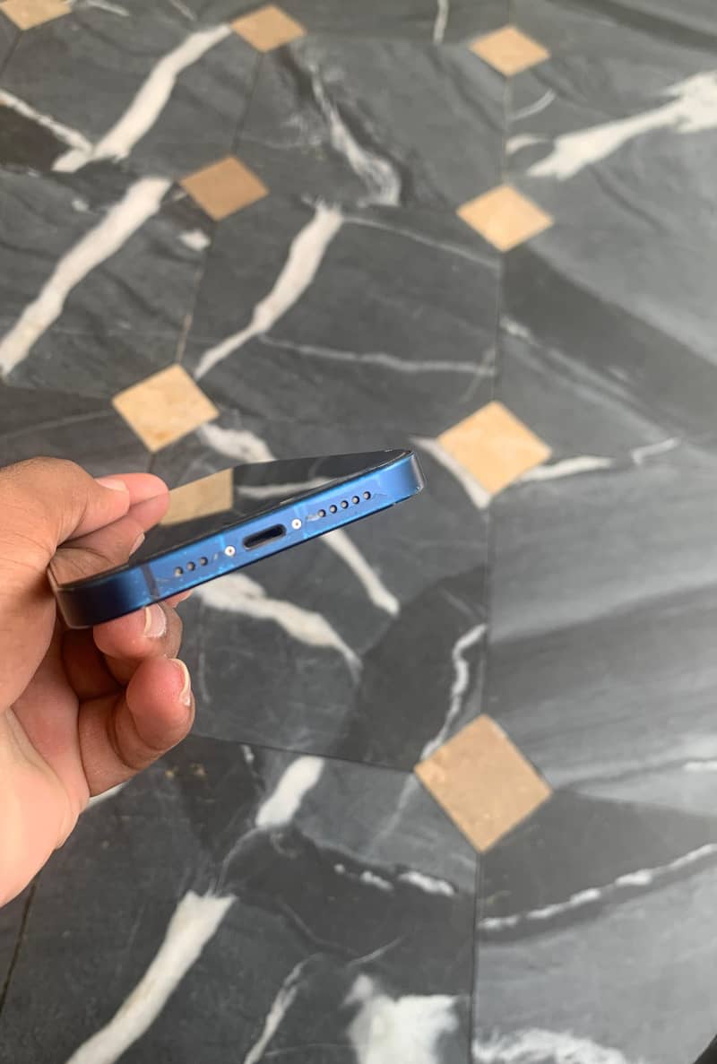 Apple iPhone 12 3