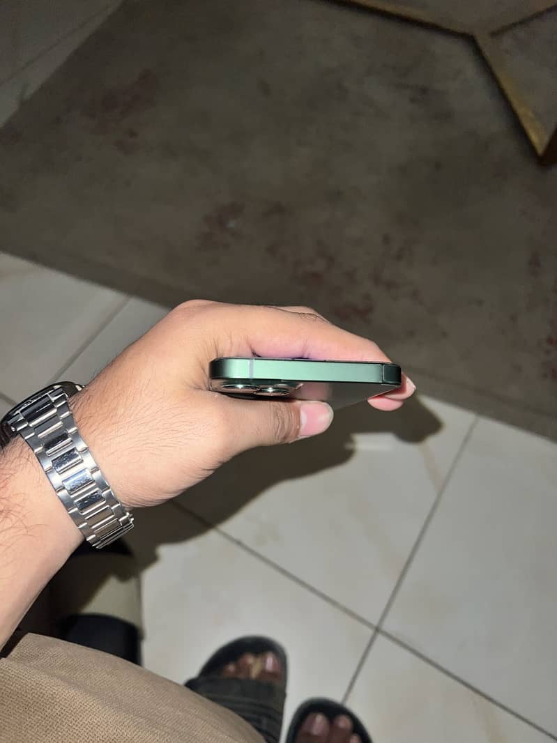 Apple iPhone 13 4