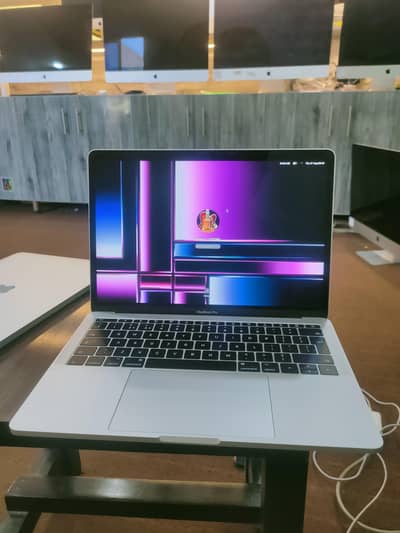 MacBook Pro 13" | Core i5 | 8GB RAM | 256GB SSD | Ventura
