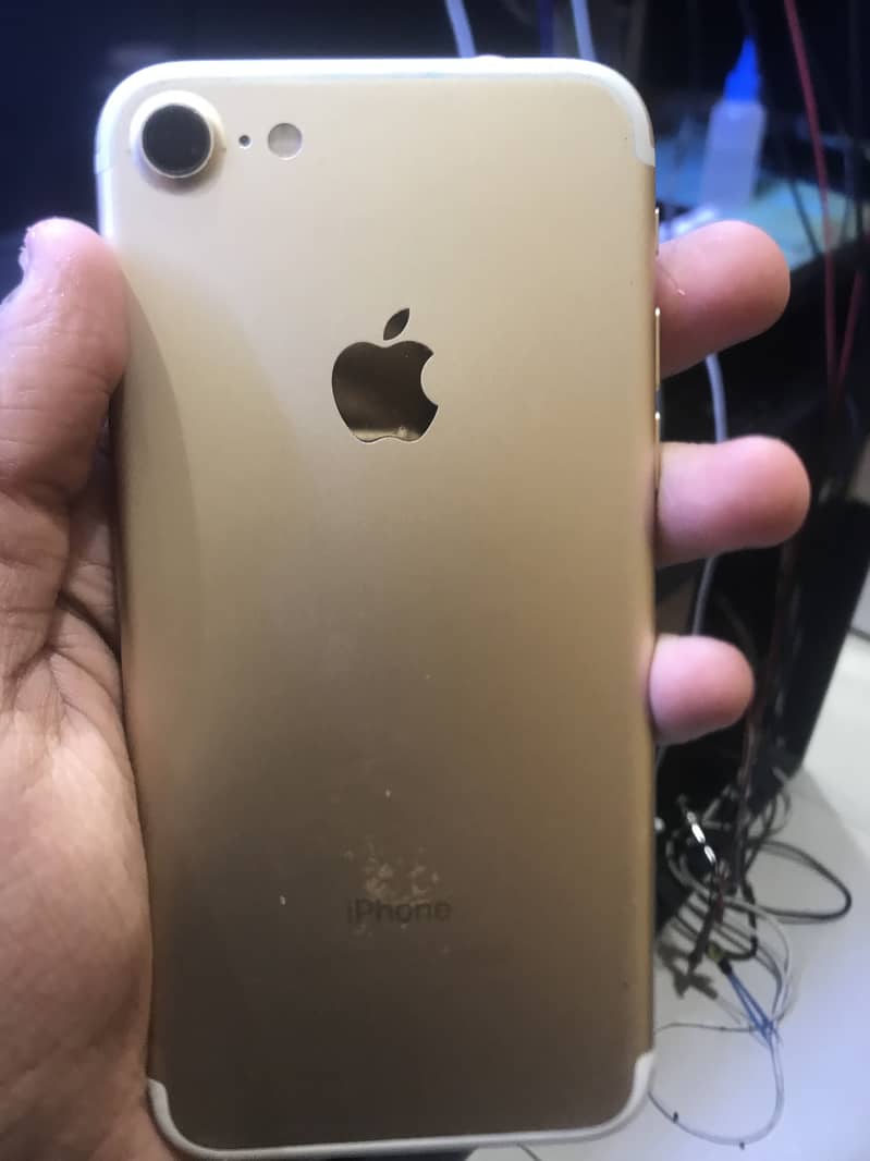 Apple iPhone 7 0