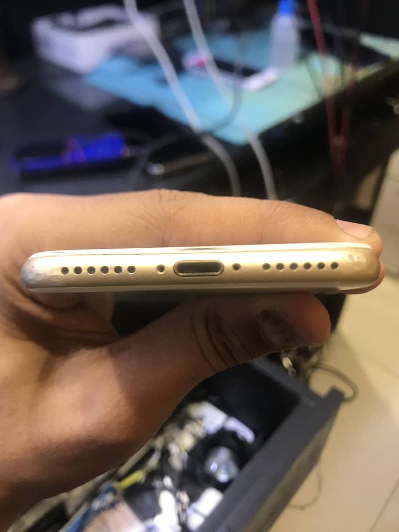 Apple iPhone 7 2