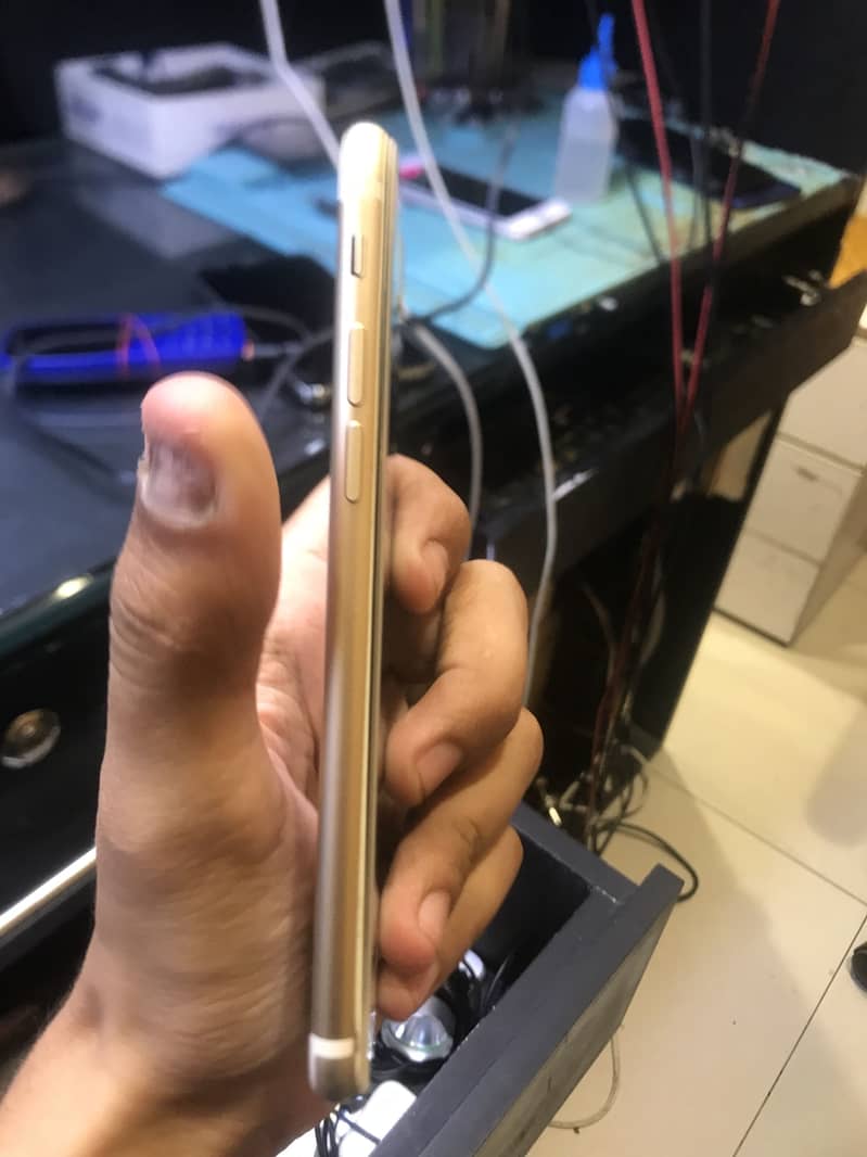 Apple iPhone 7 4
