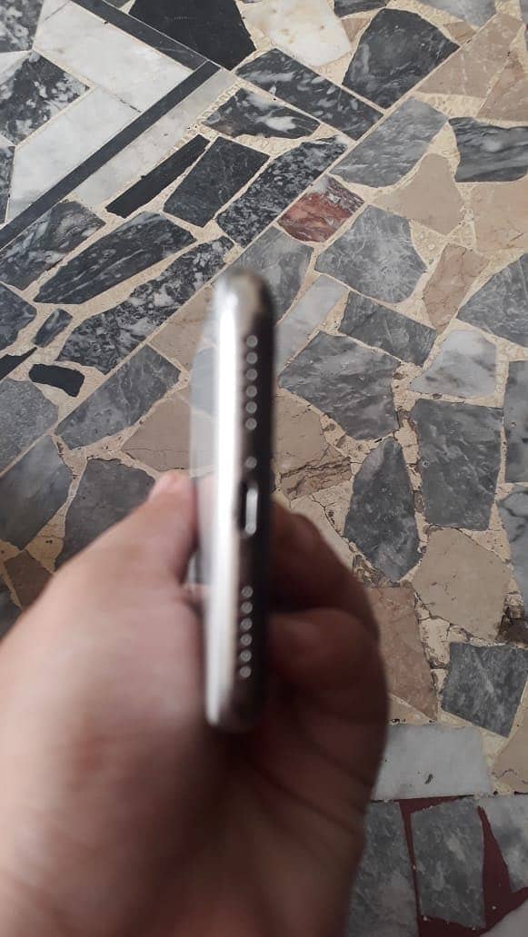 Apple iPhone X 5