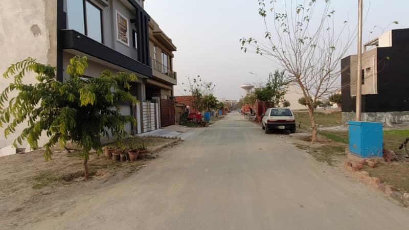 3 marla plot on prime location 1