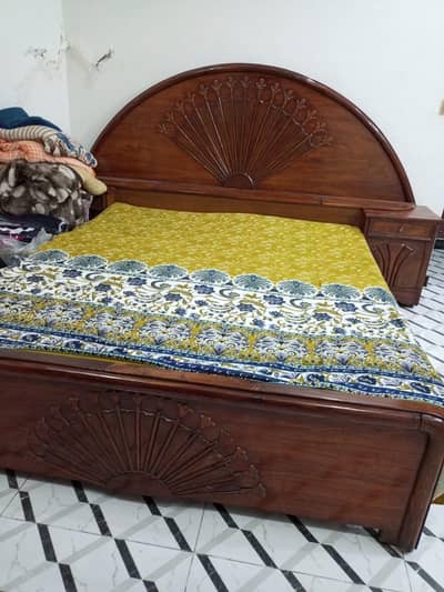 solid bed  and derssing
