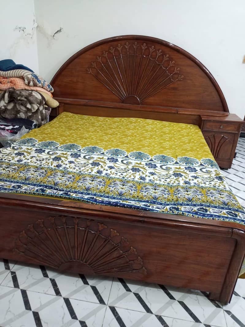 solid bed  and derssing 0