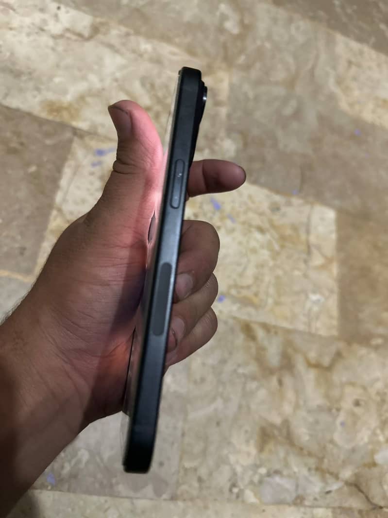 Apple iPhone 15 4