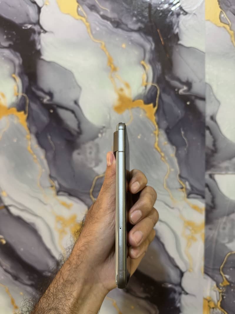 Google Pixel 8 4