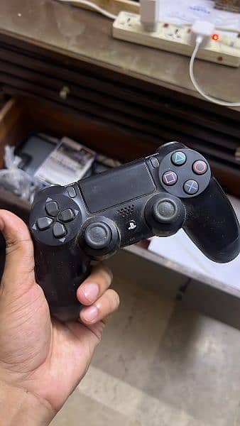 PS4 Controller (2)