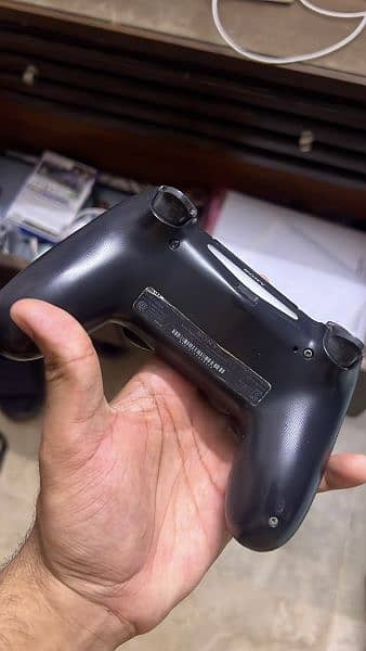 PS4 Controller (2) 1