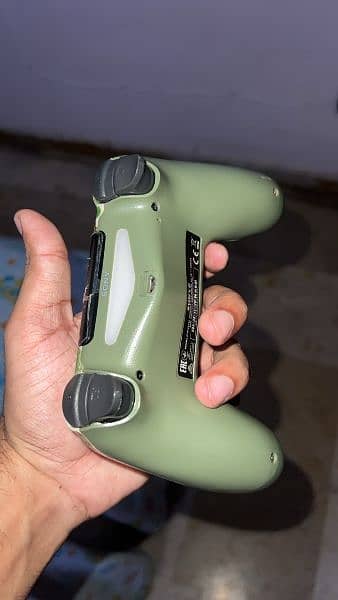PS4 Controller (2) 2