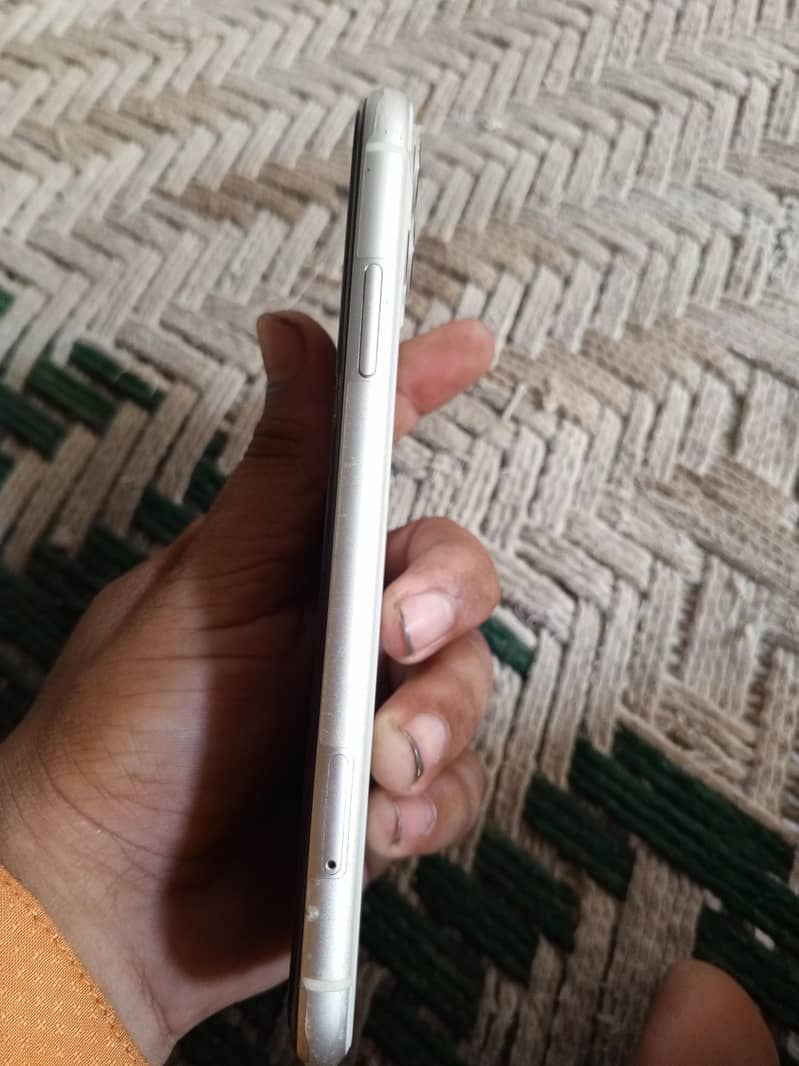 Apple iPhone 11 2