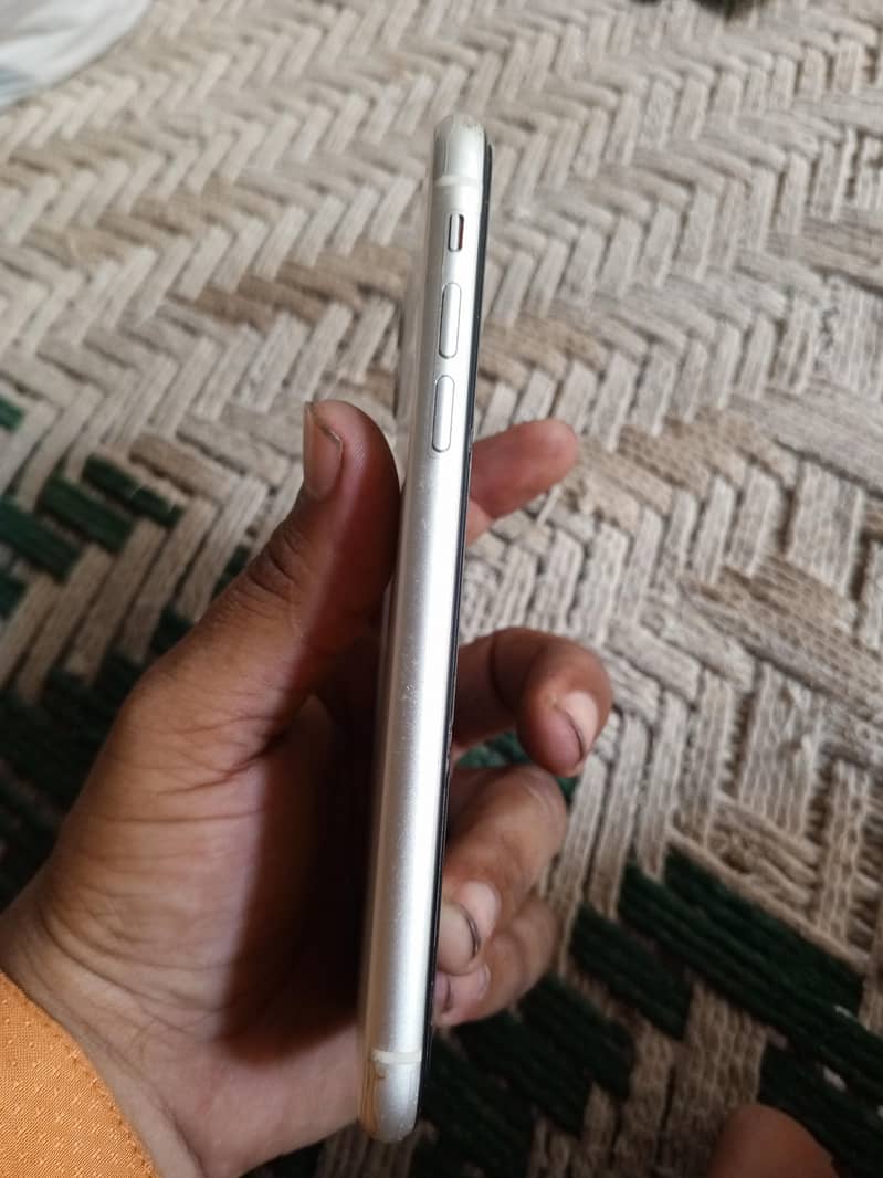 Apple iPhone 11 5