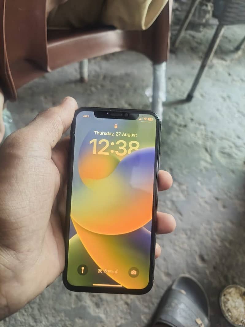 Apple iPhone X 4