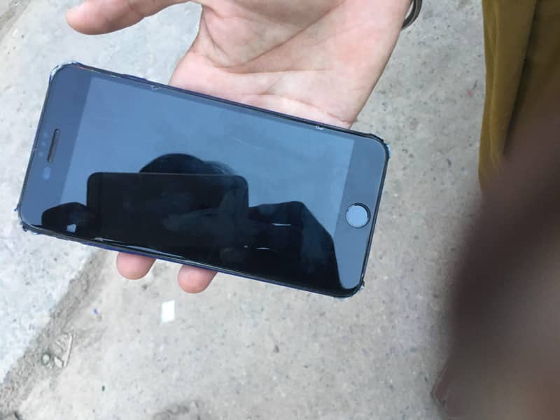 Apple iPhone 7 2