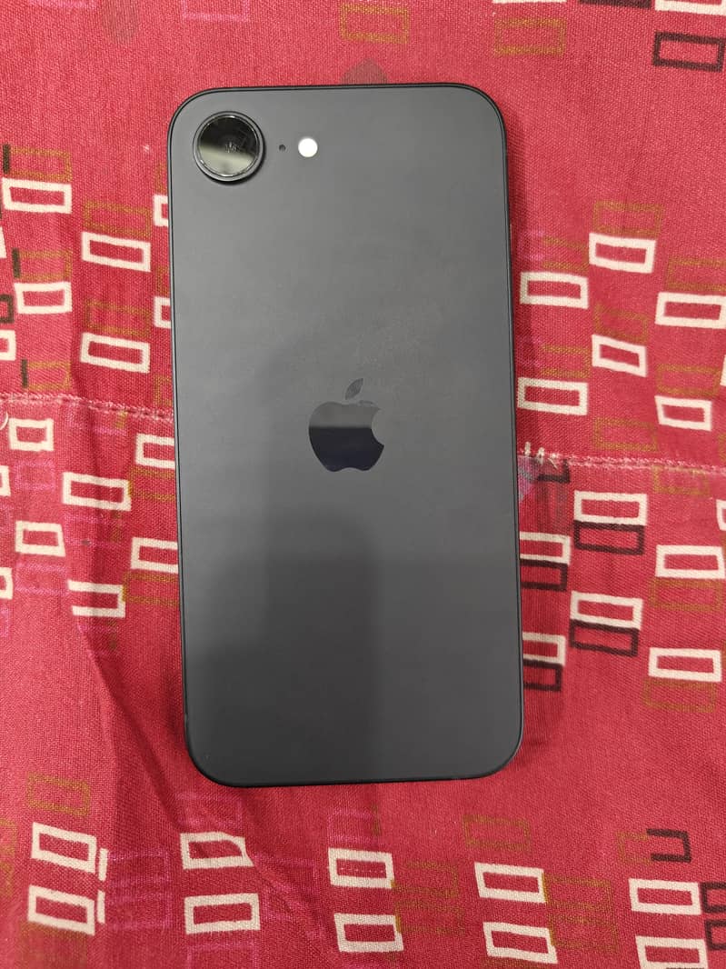 Apple iPhone 16e 0