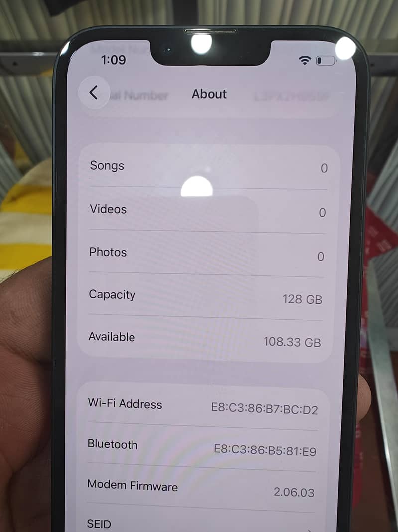 Apple iPhone 16e 5