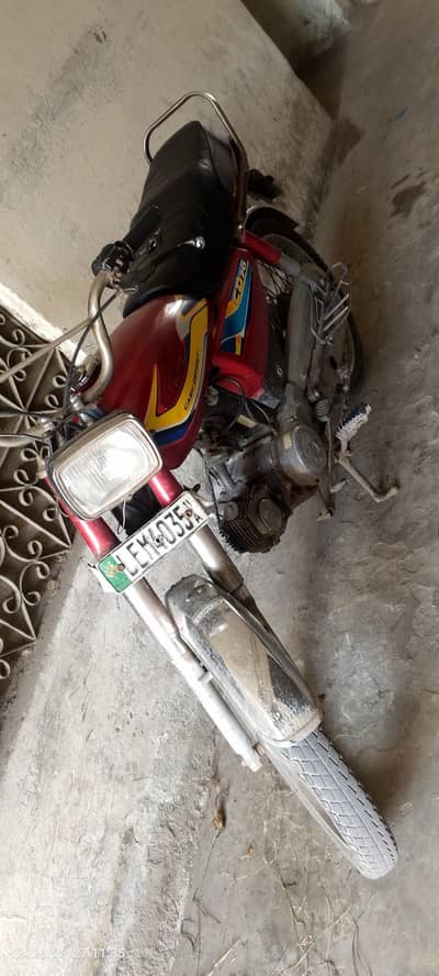 bike Honda 70 2011 model h urgent sale krni
